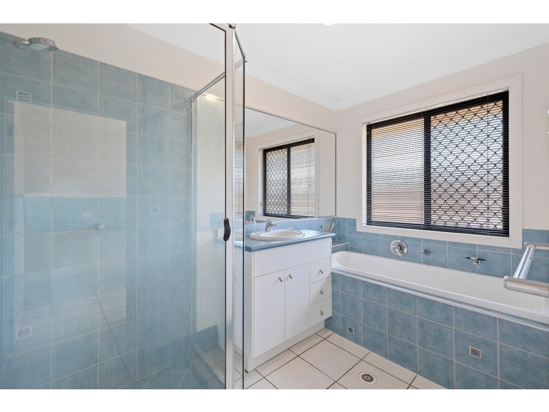 11 Seaholly Crescent, Victoria Point QLD 4165