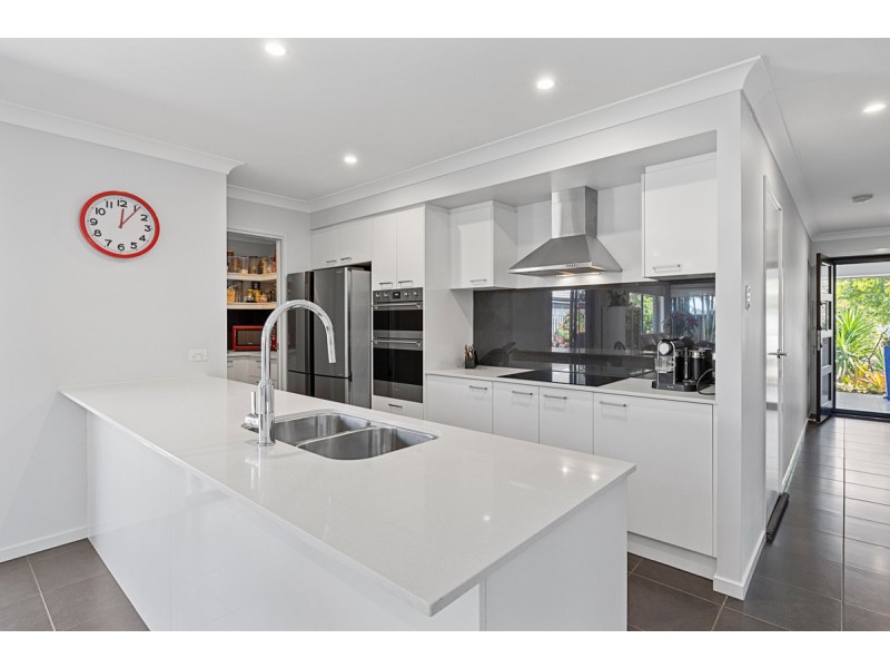 16 Freshwater Street, Thornlands QLD 4164