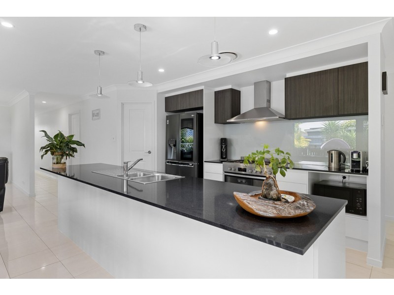 34 Sandalwood Street, Thornlands QLD 4164