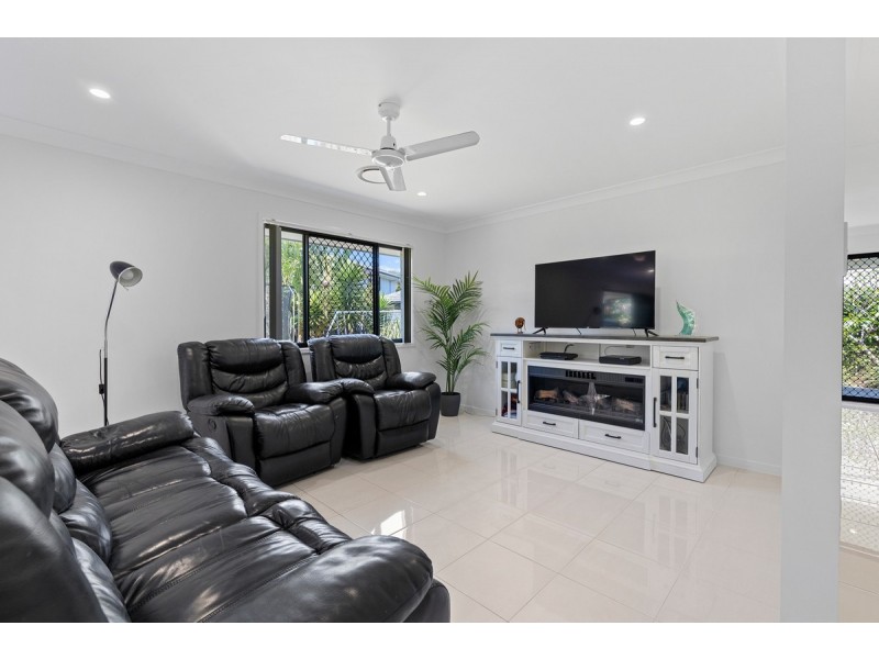 34 Sandalwood Street, Thornlands QLD 4164