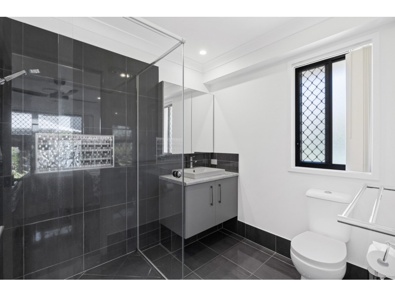 34 Sandalwood Street, Thornlands QLD 4164