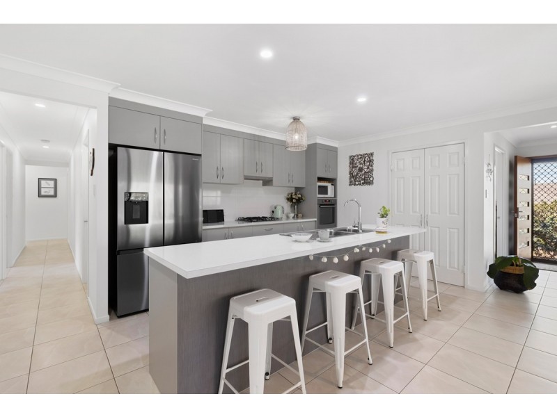 6 Selwyn Close, Victoria Point QLD 4165