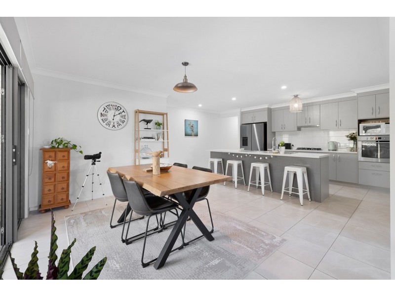 6 Selwyn Close, Victoria Point QLD 4165