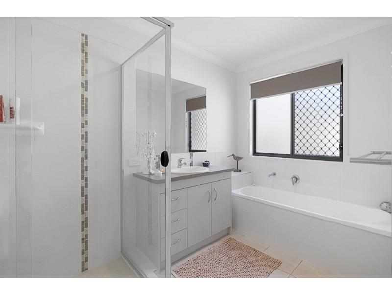 6 Selwyn Close, Victoria Point QLD 4165