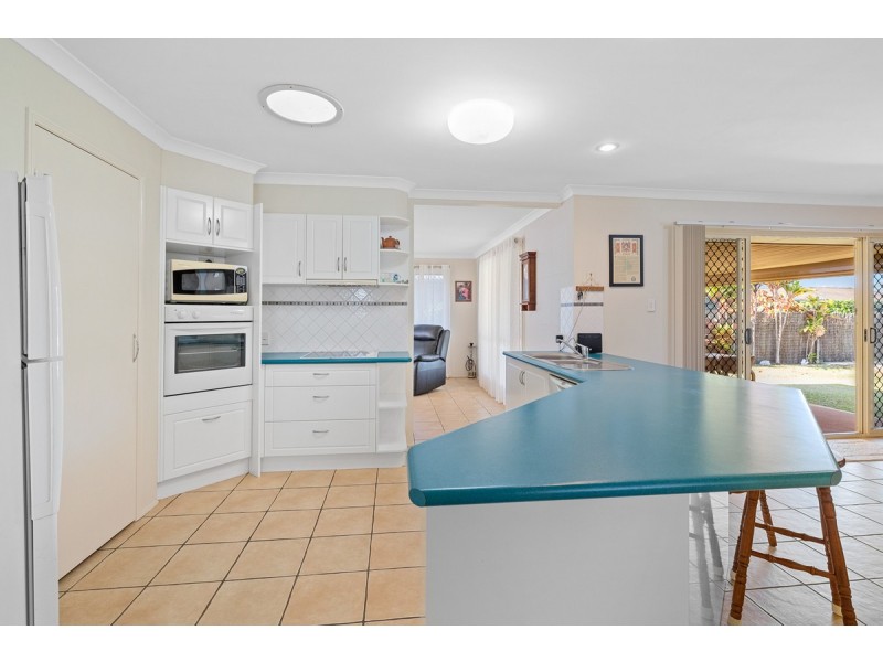 16 Vera Street, Redland Bay QLD 4165