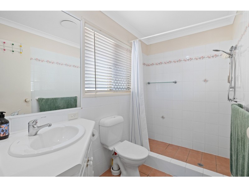 16 Vera Street, Redland Bay QLD 4165