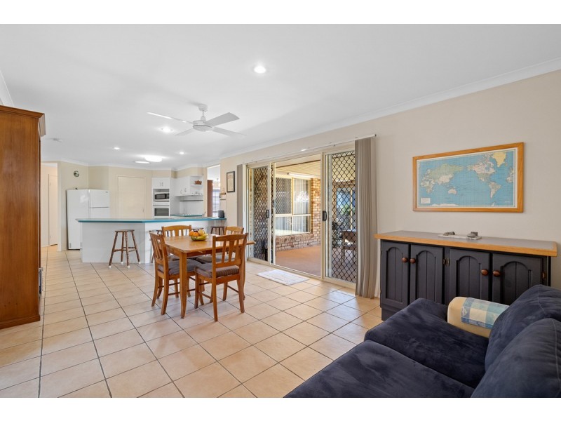 16 Vera Street, Redland Bay QLD 4165