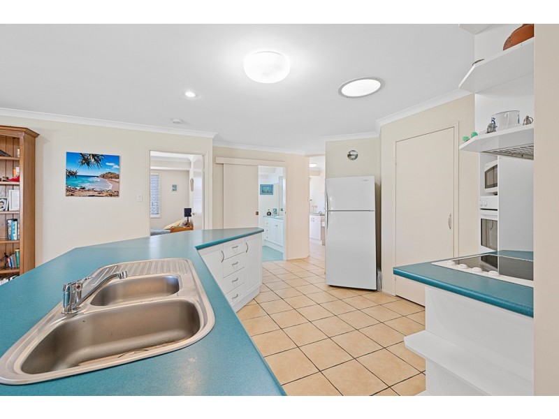 16 Vera Street, Redland Bay QLD 4165