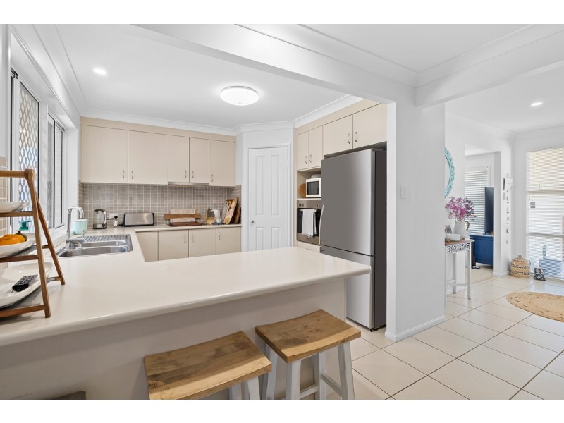 11 Scampi Place, Redland Bay QLD 4165