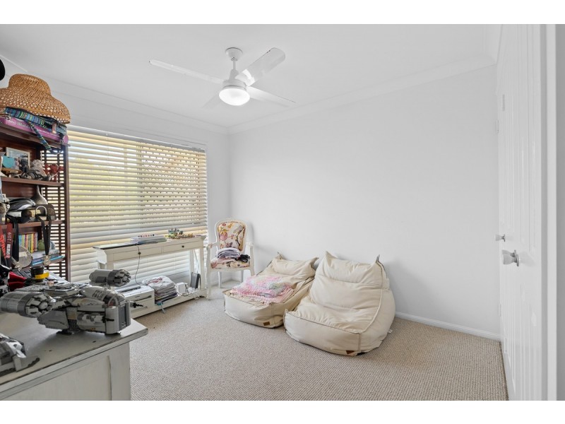 11 Scampi Place, Redland Bay QLD 4165