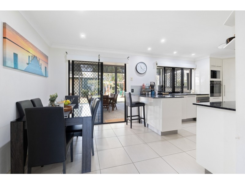 21 Dawn Crescent, Thornlands QLD 4164