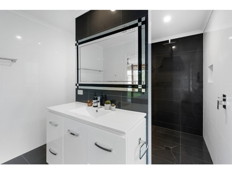 249 Avalon Road, Sheldon QLD 4157