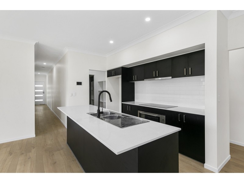 1 Schmidt Street, Victoria Point QLD 4165