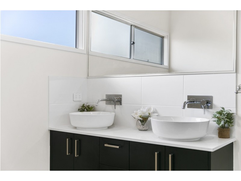 1 Schmidt Street, Victoria Point QLD 4165