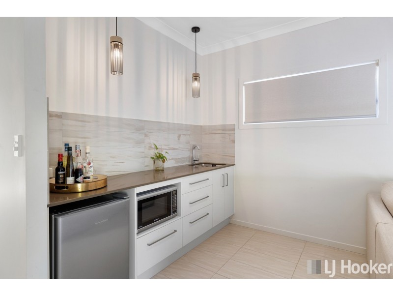 8 Russell Street, Cleveland QLD 4163