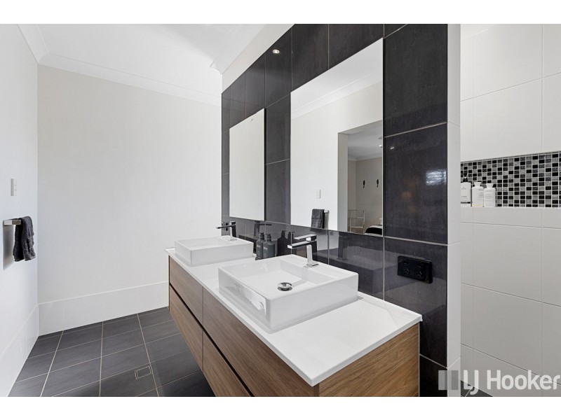 8 Russell Street, Cleveland QLD 4163