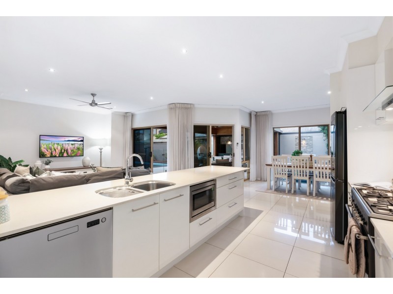 105 Thomas Macleod Avenue, Sinnamon Park QLD 4073