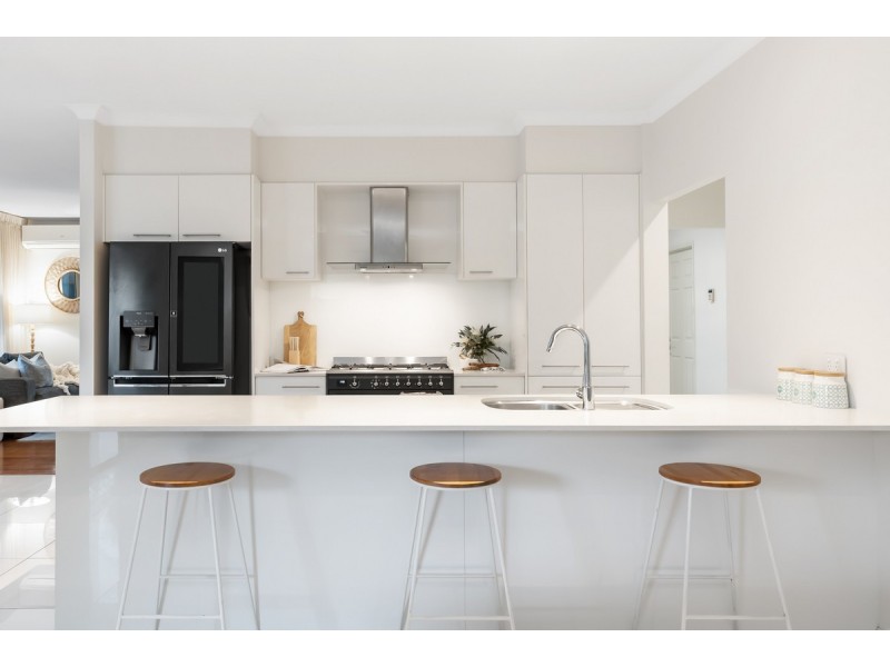 105 Thomas Macleod Avenue, Sinnamon Park QLD 4073