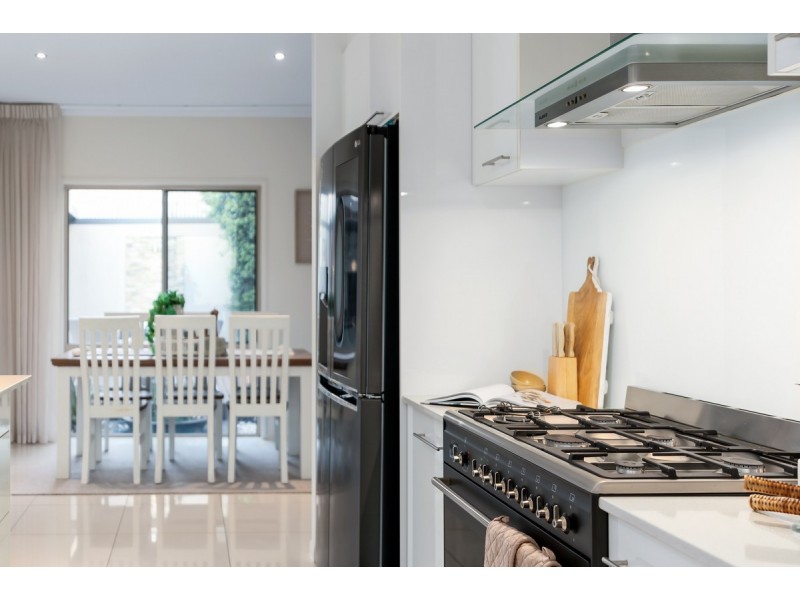 105 Thomas Macleod Avenue, Sinnamon Park QLD 4073