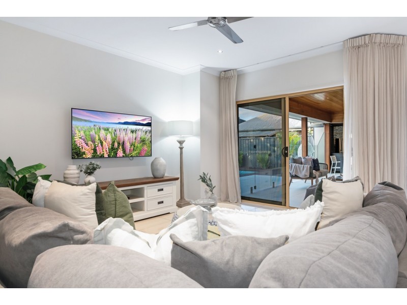 105 Thomas Macleod Avenue, Sinnamon Park QLD 4073