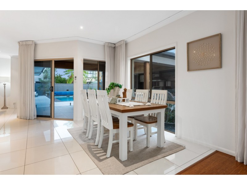 105 Thomas Macleod Avenue, Sinnamon Park QLD 4073