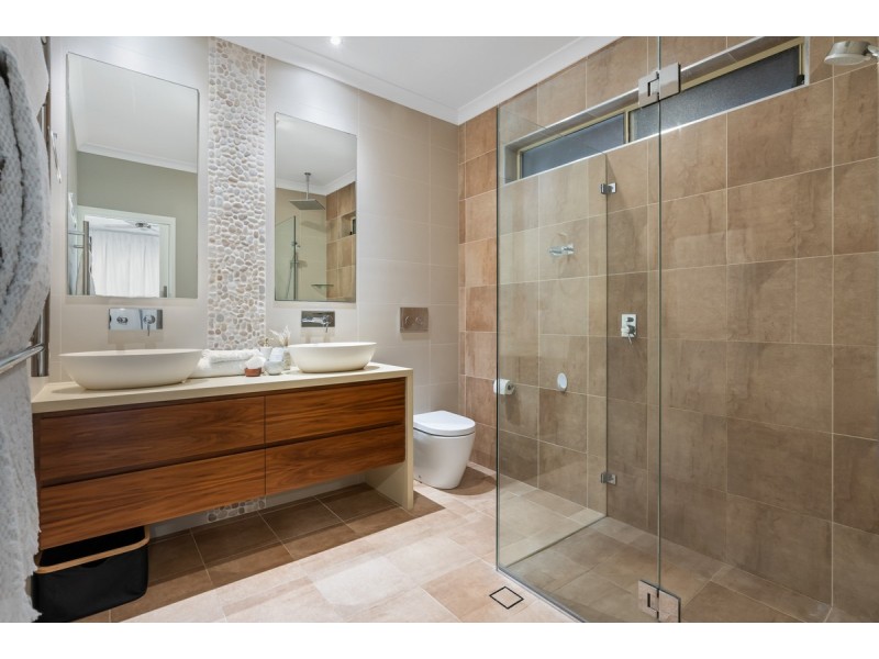 105 Thomas Macleod Avenue, Sinnamon Park QLD 4073