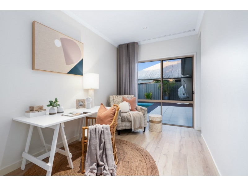 105 Thomas Macleod Avenue, Sinnamon Park QLD 4073