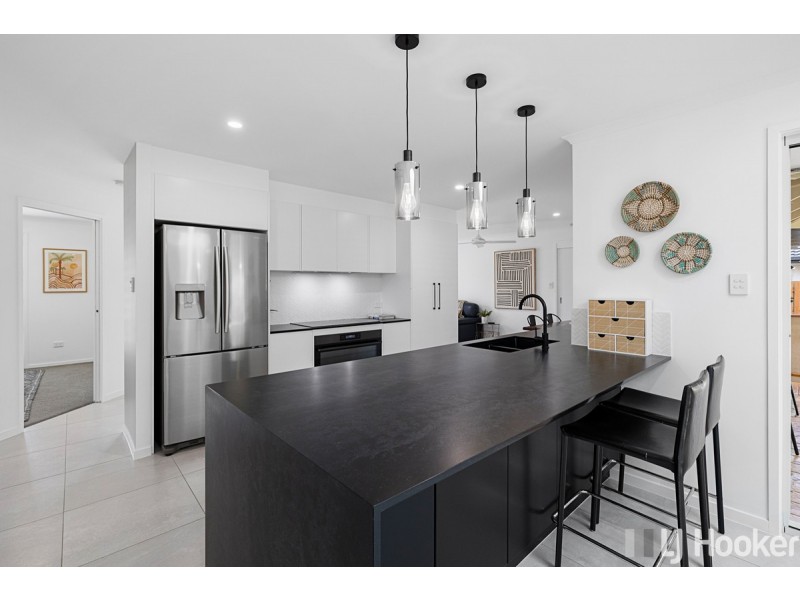 11 Pinelands Circuit, Redland Bay QLD 4165