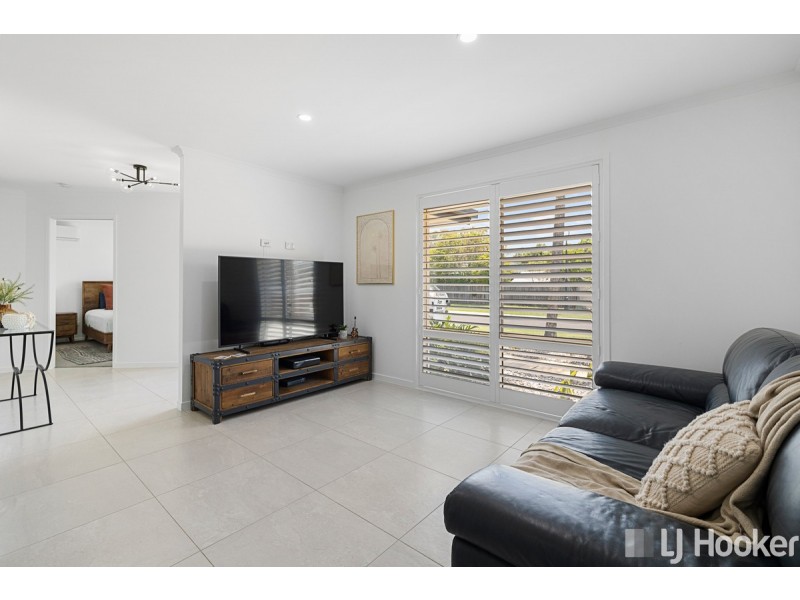 11 Pinelands Circuit, Redland Bay QLD 4165