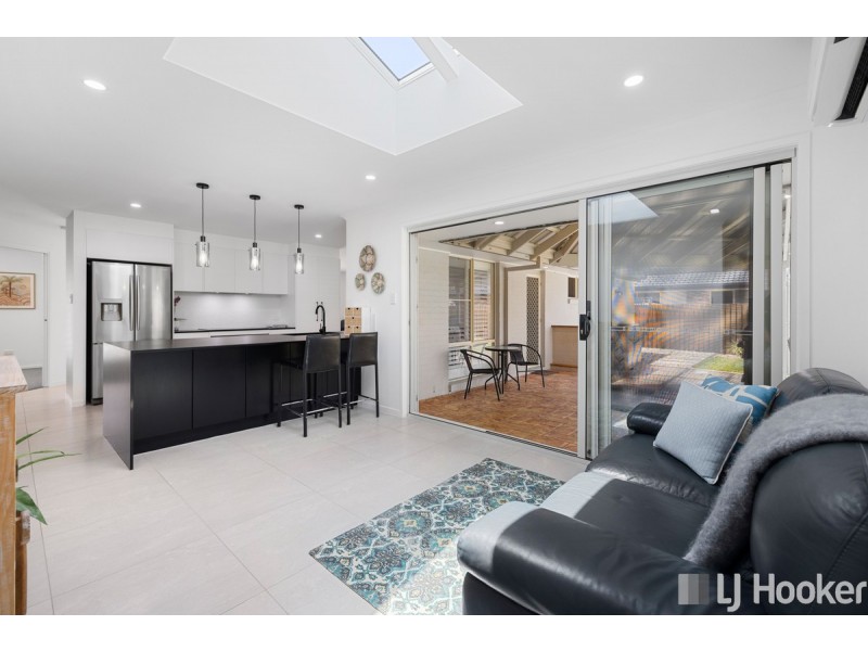 11 Pinelands Circuit, Redland Bay QLD 4165