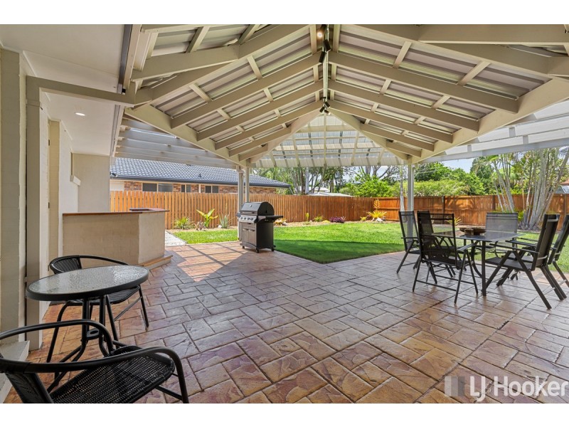 11 Pinelands Circuit, Redland Bay QLD 4165