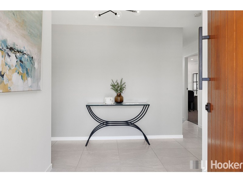 11 Pinelands Circuit, Redland Bay QLD 4165