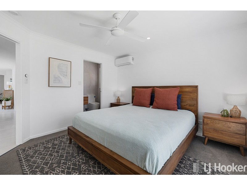 11 Pinelands Circuit, Redland Bay QLD 4165