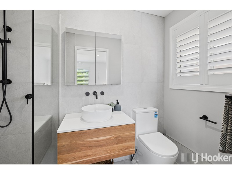 11 Pinelands Circuit, Redland Bay QLD 4165