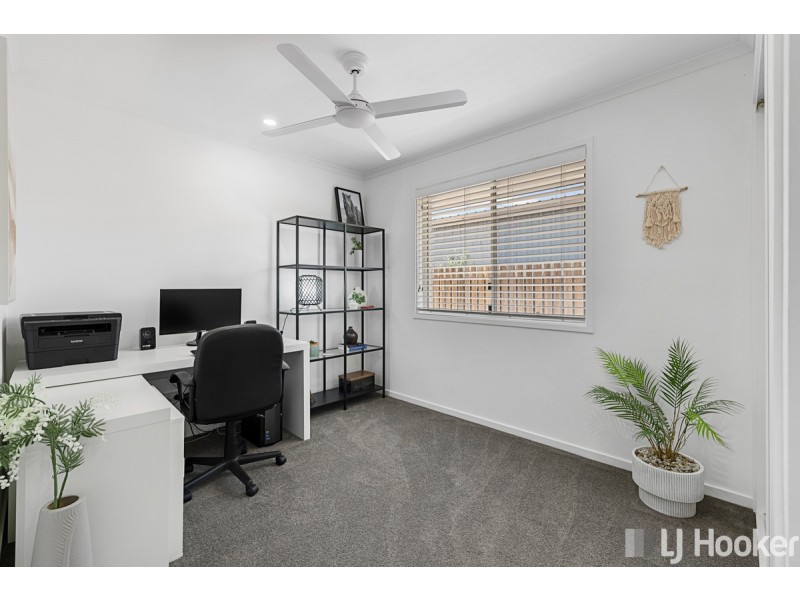 11 Pinelands Circuit, Redland Bay QLD 4165