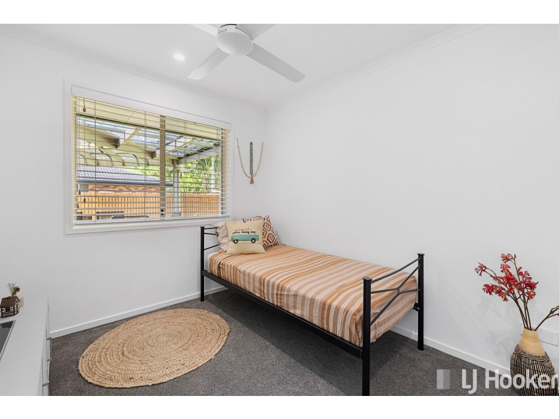 11 Pinelands Circuit, Redland Bay QLD 4165