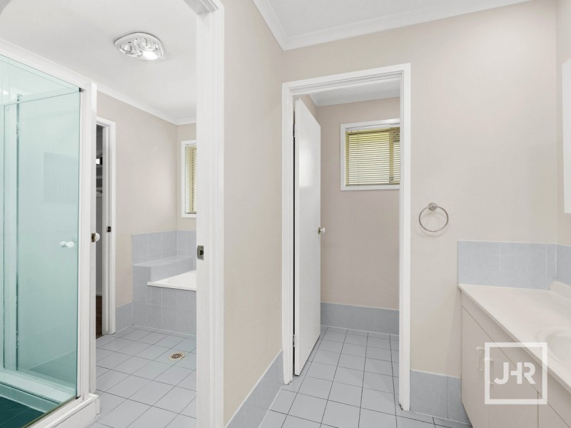 4 Troy Close, Edens Landing QLD 4207