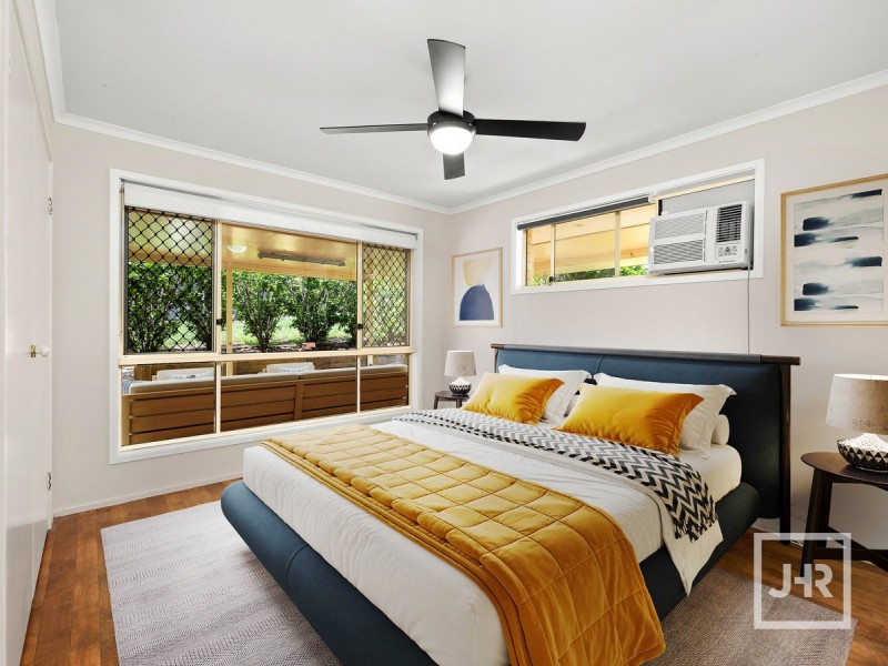 4 Troy Close, Edens Landing QLD 4207