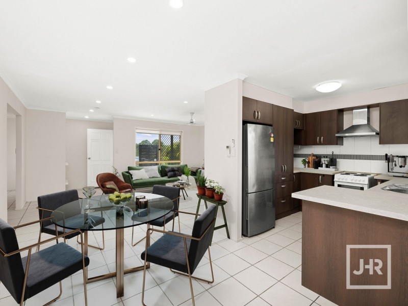 4 Troy Close, Edens Landing QLD 4207