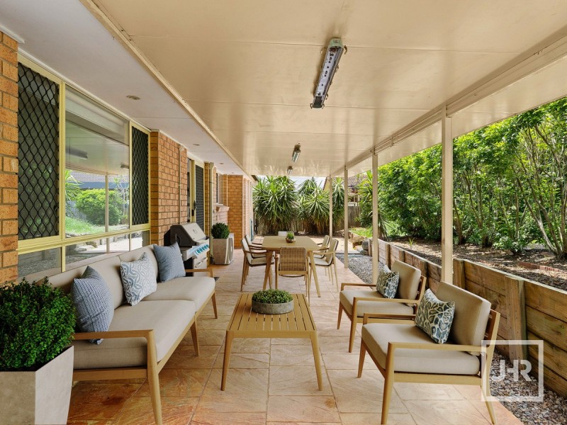 4 Troy Close, Edens Landing QLD 4207