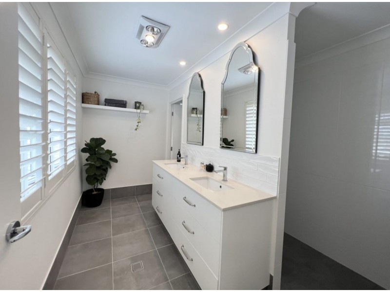 13 Simon Street, Victoria Point QLD 4165