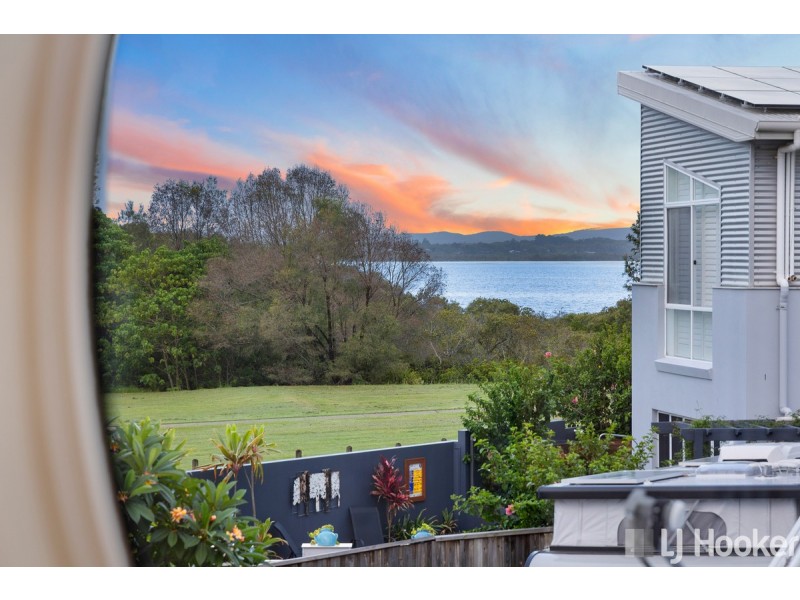9 Newcomb Court, Redland Bay QLD 4165