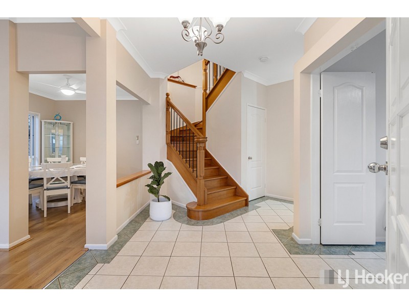 9 Newcomb Court, Redland Bay QLD 4165