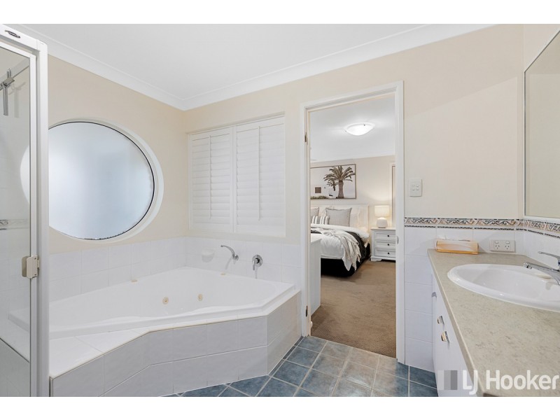 9 Newcomb Court, Redland Bay QLD 4165