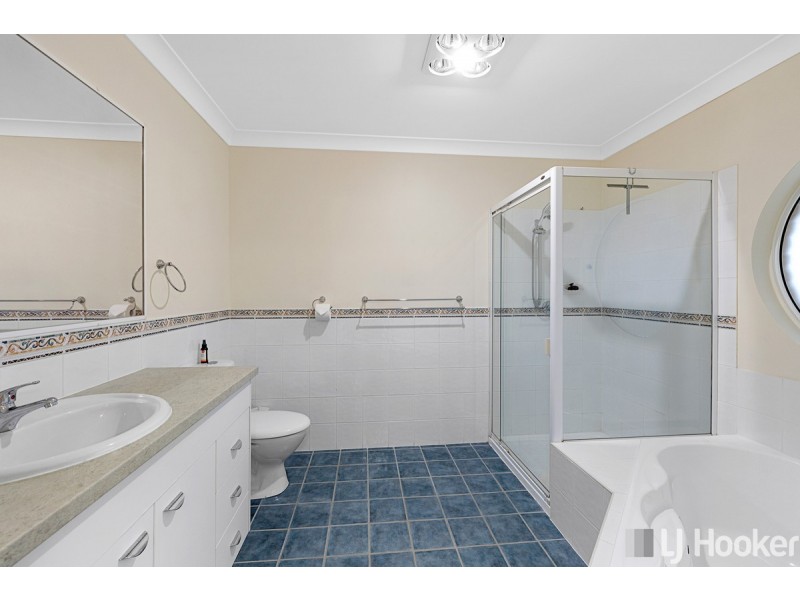 9 Newcomb Court, Redland Bay QLD 4165