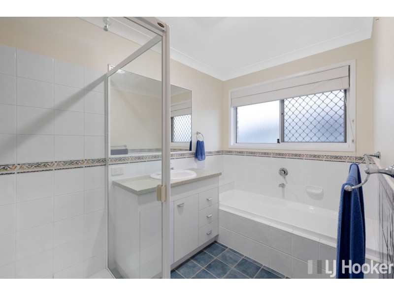 9 Newcomb Court, Redland Bay QLD 4165