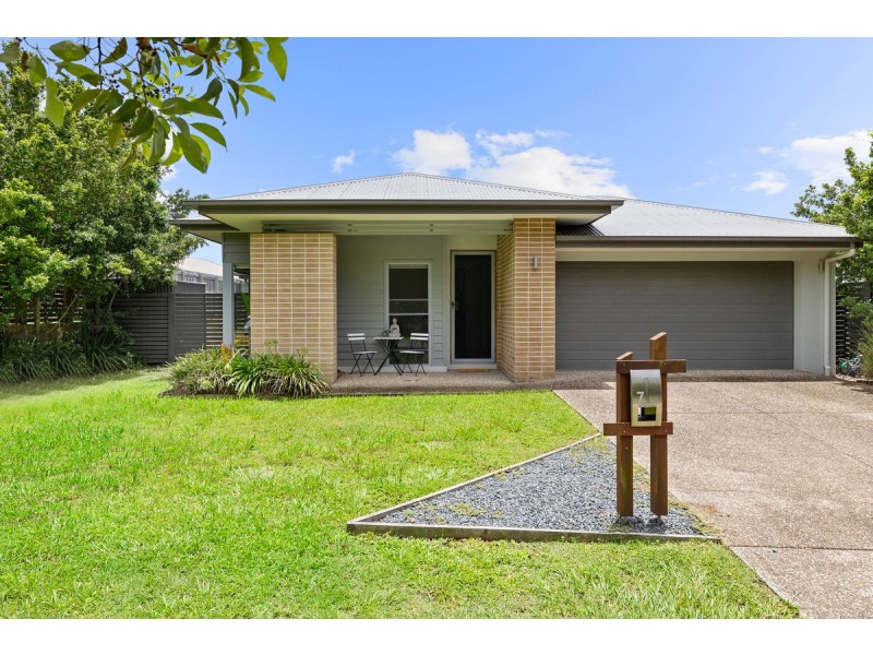 7 Bridgewater Crescent, Redland Bay QLD 4165