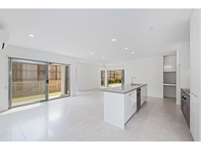 7 Bridgewater Crescent, Redland Bay QLD 4165