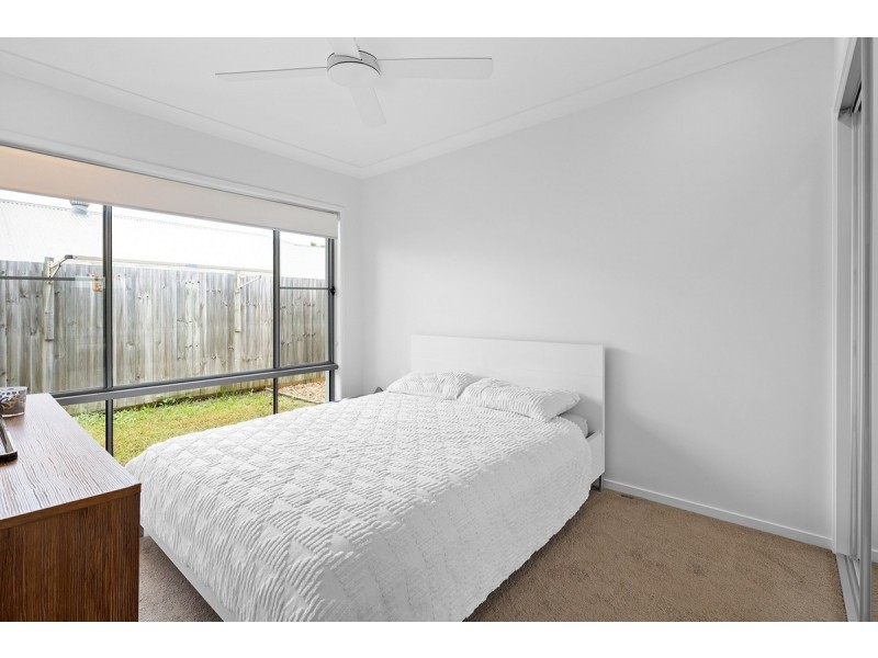 7 Bridgewater Crescent, Redland Bay QLD 4165