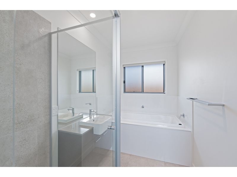 7 Bridgewater Crescent, Redland Bay QLD 4165